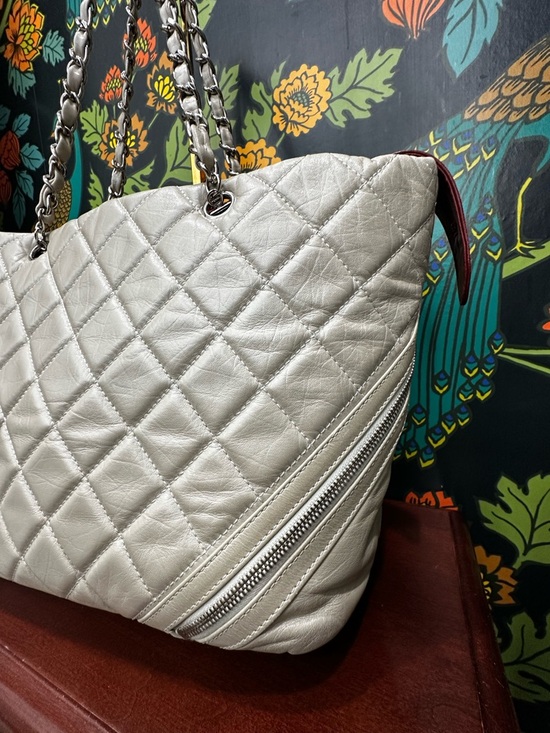 Chanel Cambon Ligne Tote Cream Lambskin | Quilted CC Chain Shoulder Bag (C8) - Picture 5 of 16